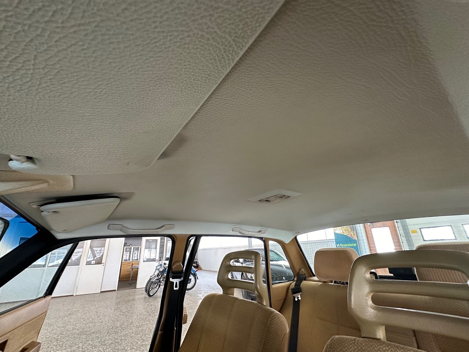 Interior image of 1986 Volvo 240 DL (24)