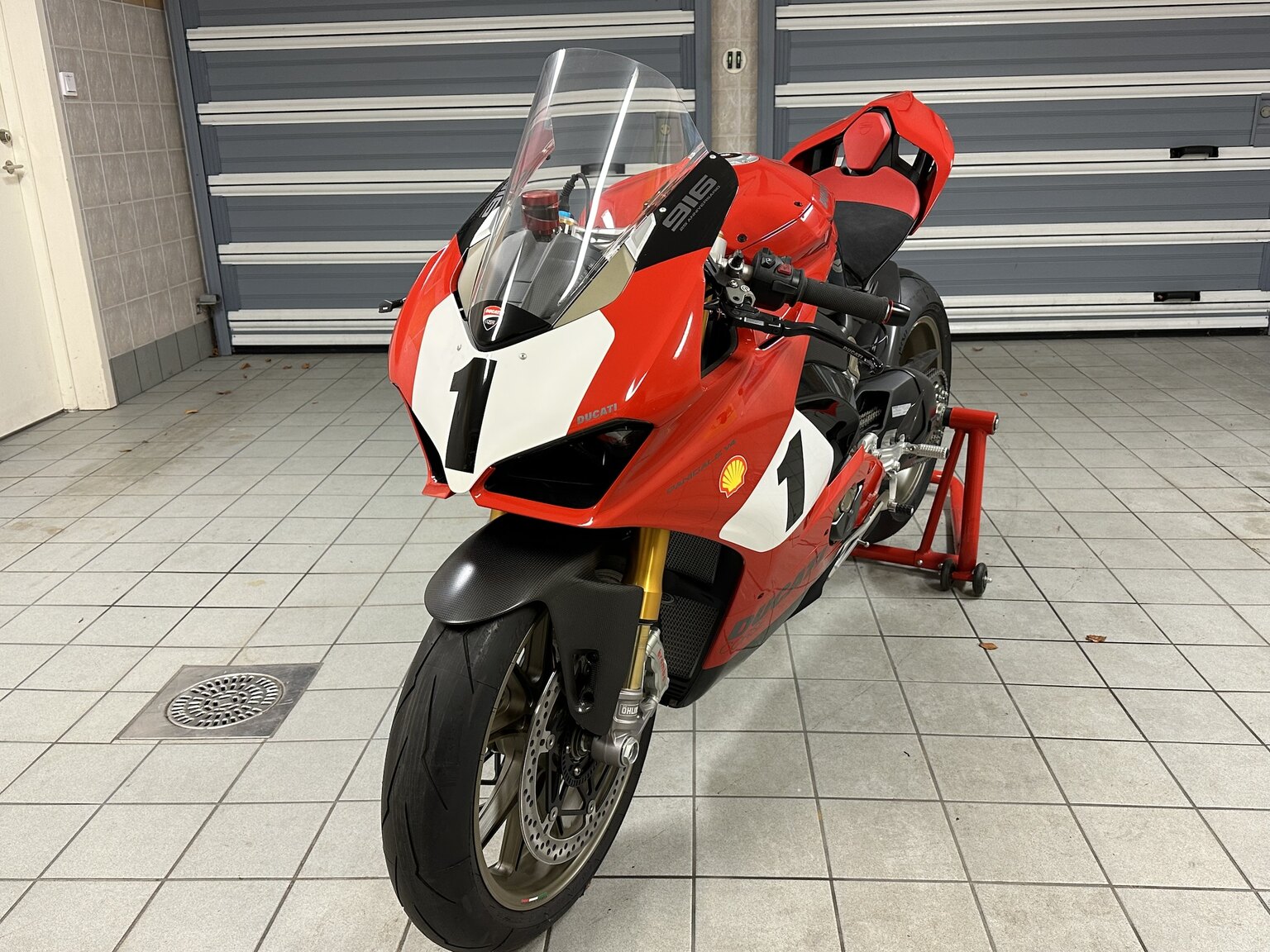 Exteriörbild på 2020 Ducati Panigale V4 25° Anniversario (12)