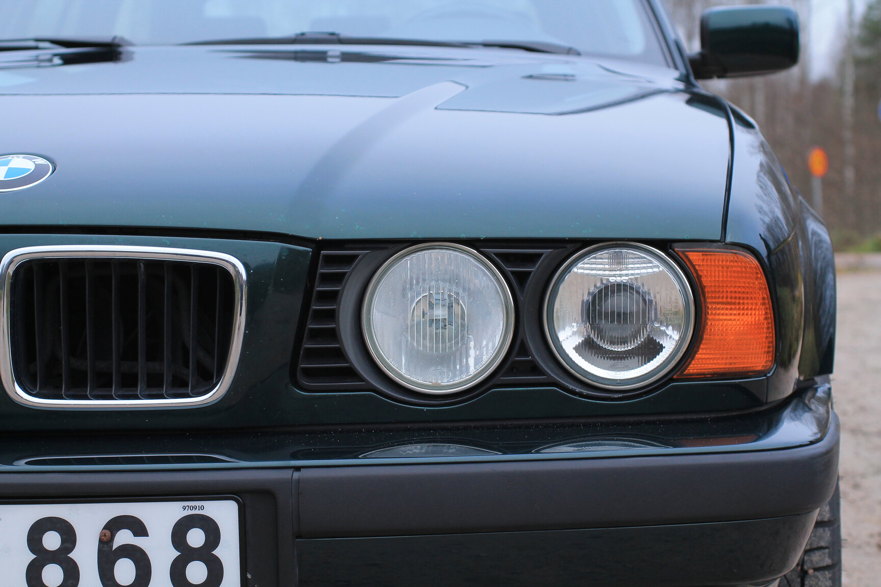 Exterior image of 1996 BMW 520i Touring