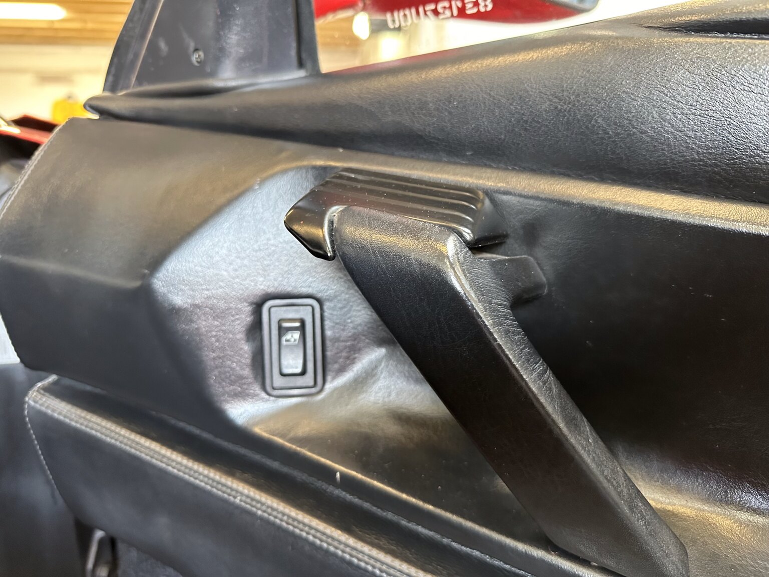 Interior image of 1990 Ferrari 348 (42)