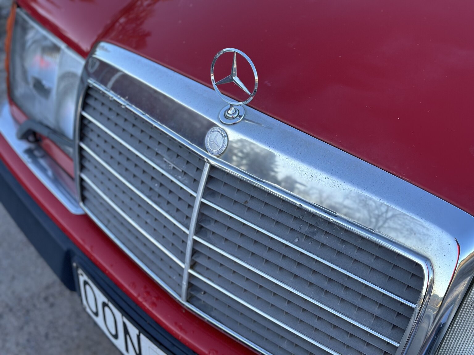 Exteriörbild på 1990 Mercedes-Benz 200 E
