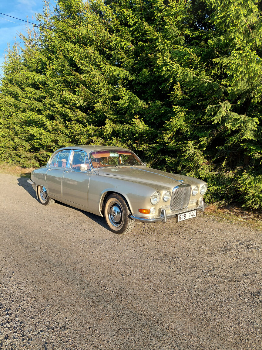 Exterior image of 1968 Jaguar 420 4.2 XK Manuell 