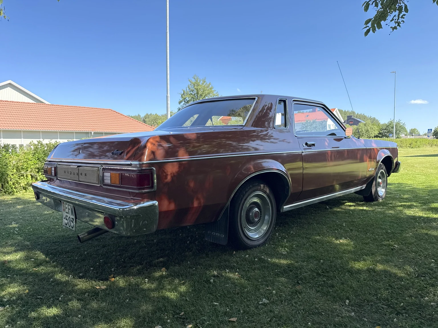 Exteriörbild på 1975 Mercury Monarch Coupe (5)