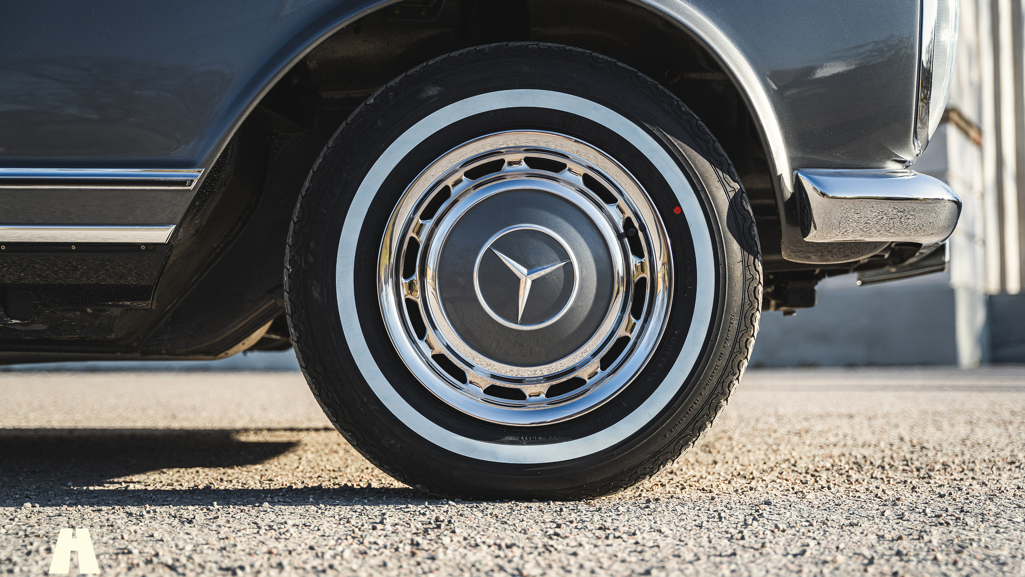 Exterior image of 1970 Mercedes 280 SL Pagoda (45)