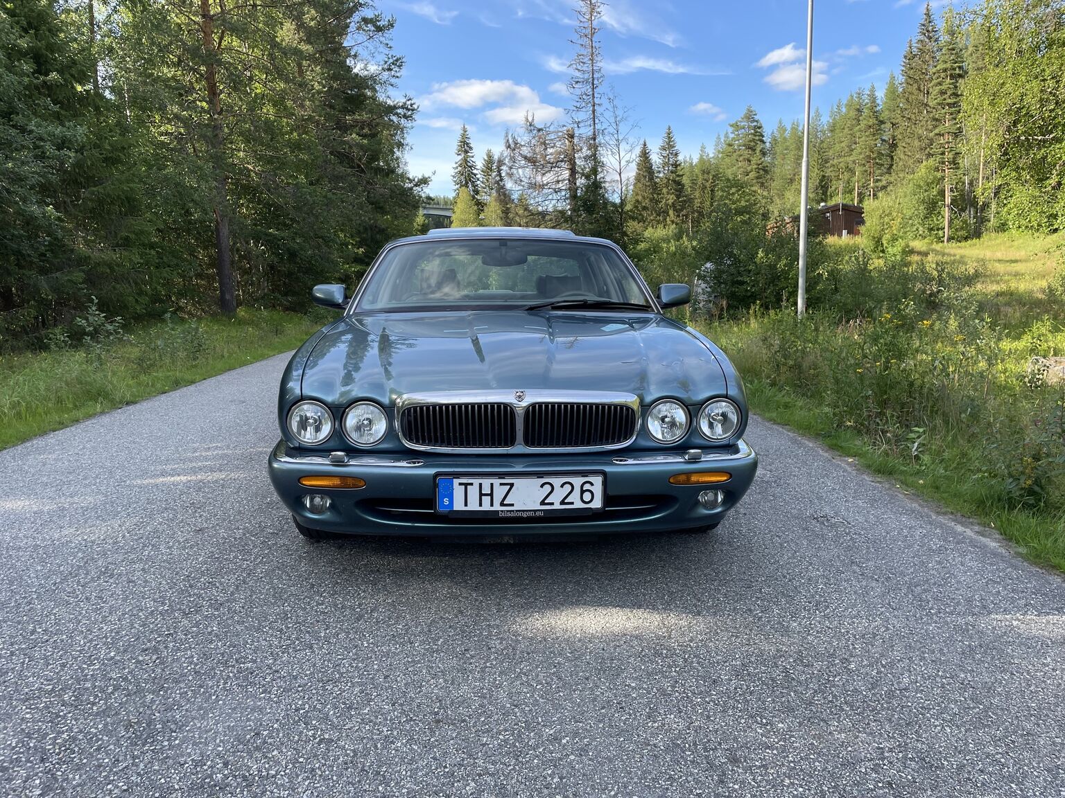 Exteriörbild på 1998 Jaguar XJ8 Sovereign (17)