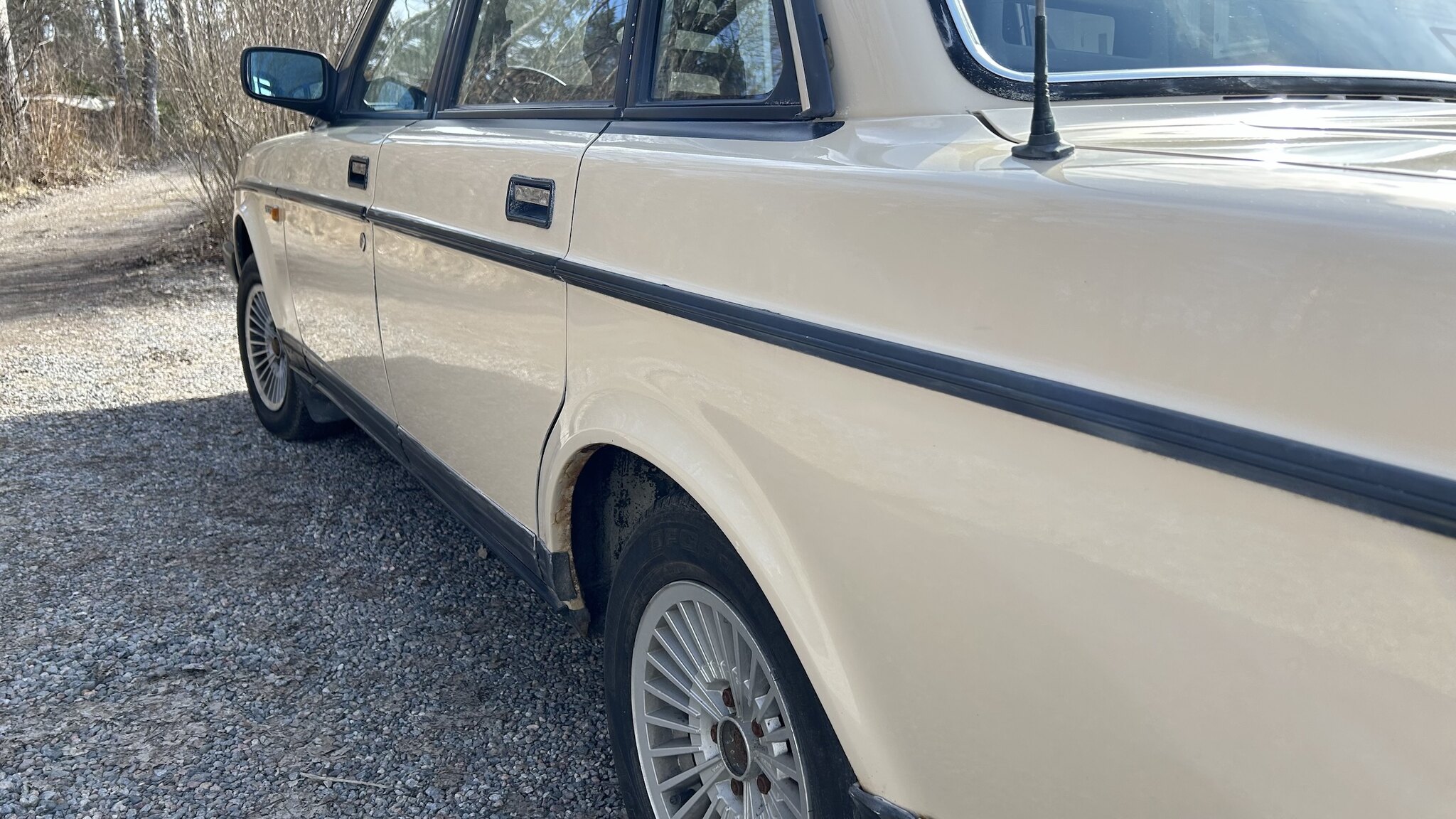 Exterior image of 1987 Volvo 244