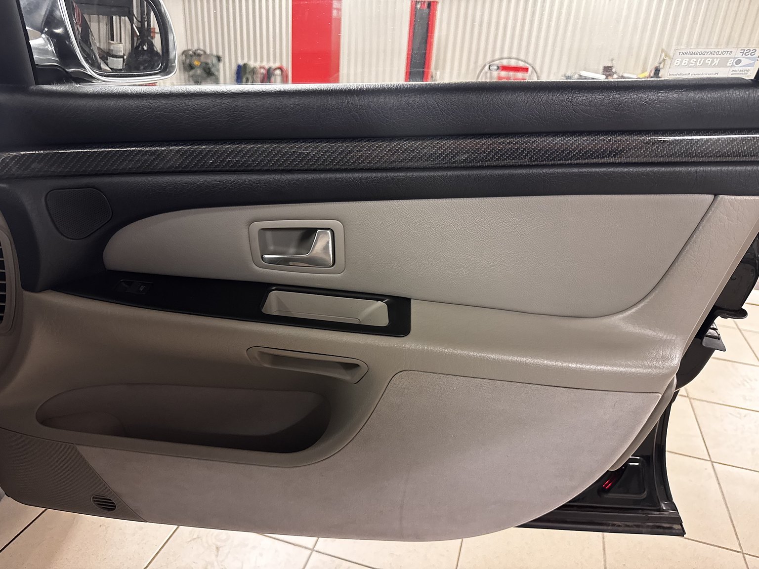 Interiörbild 1999 Audi S8 4.2 Quattro