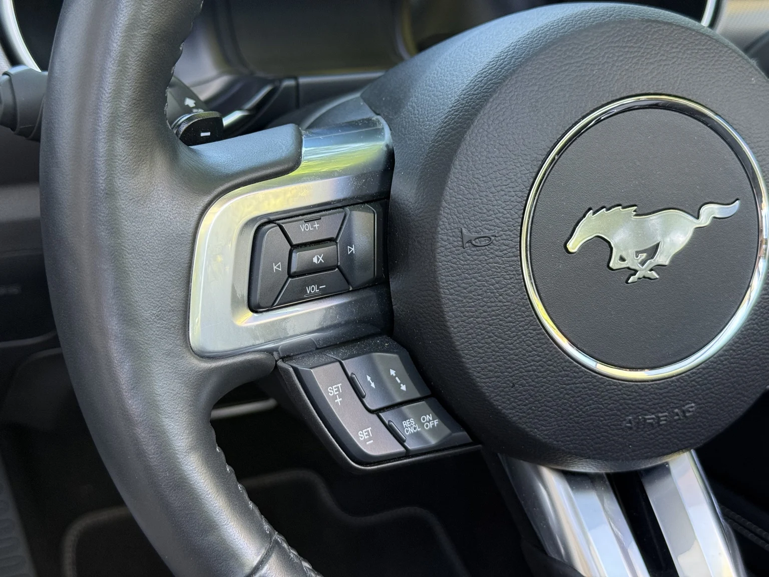 Interiörbild 2021 Ford Mustang GT Cabriolet (12)