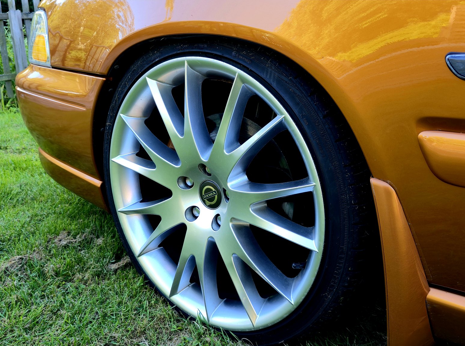 Exterior image of 1998 Volvo V70 R 2.3 T Automatisk
