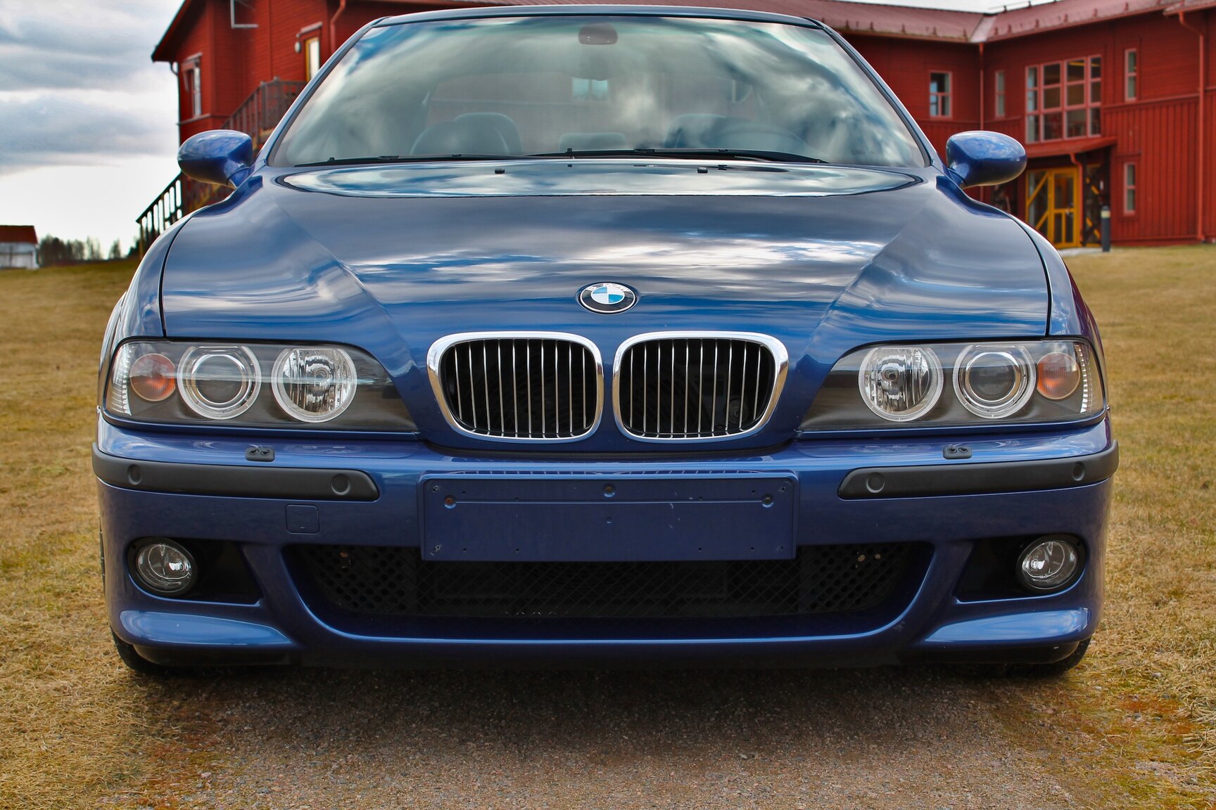 Exteriörbild på 2003 BMW M5