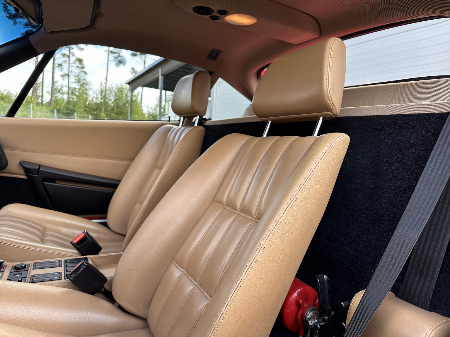Interiörbild 1988 Ferrari 328 GTB
