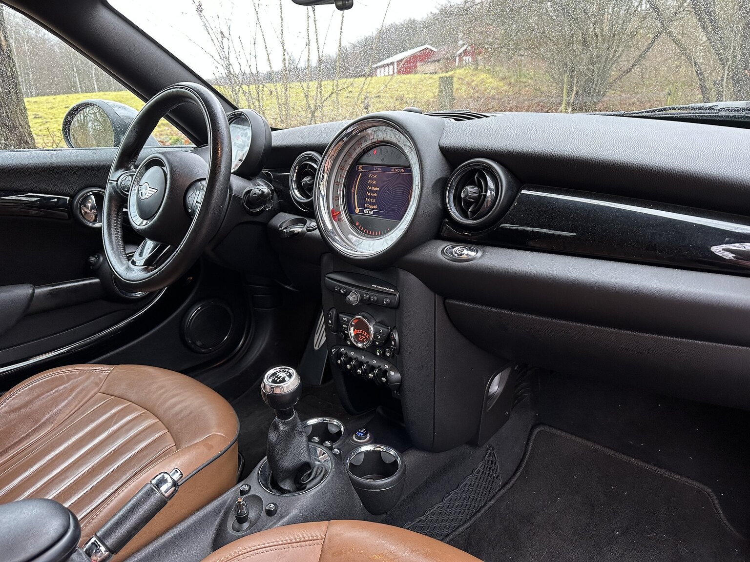Interior image of 2012 Mini Cooper SD Roadster (22)