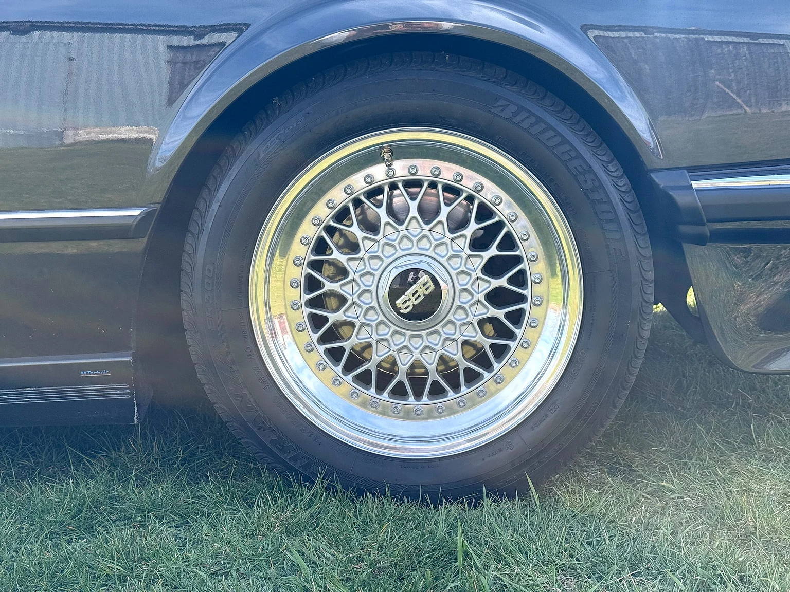 Exteriörbild på 1985 BMW 635 CSiA (E24) (13)