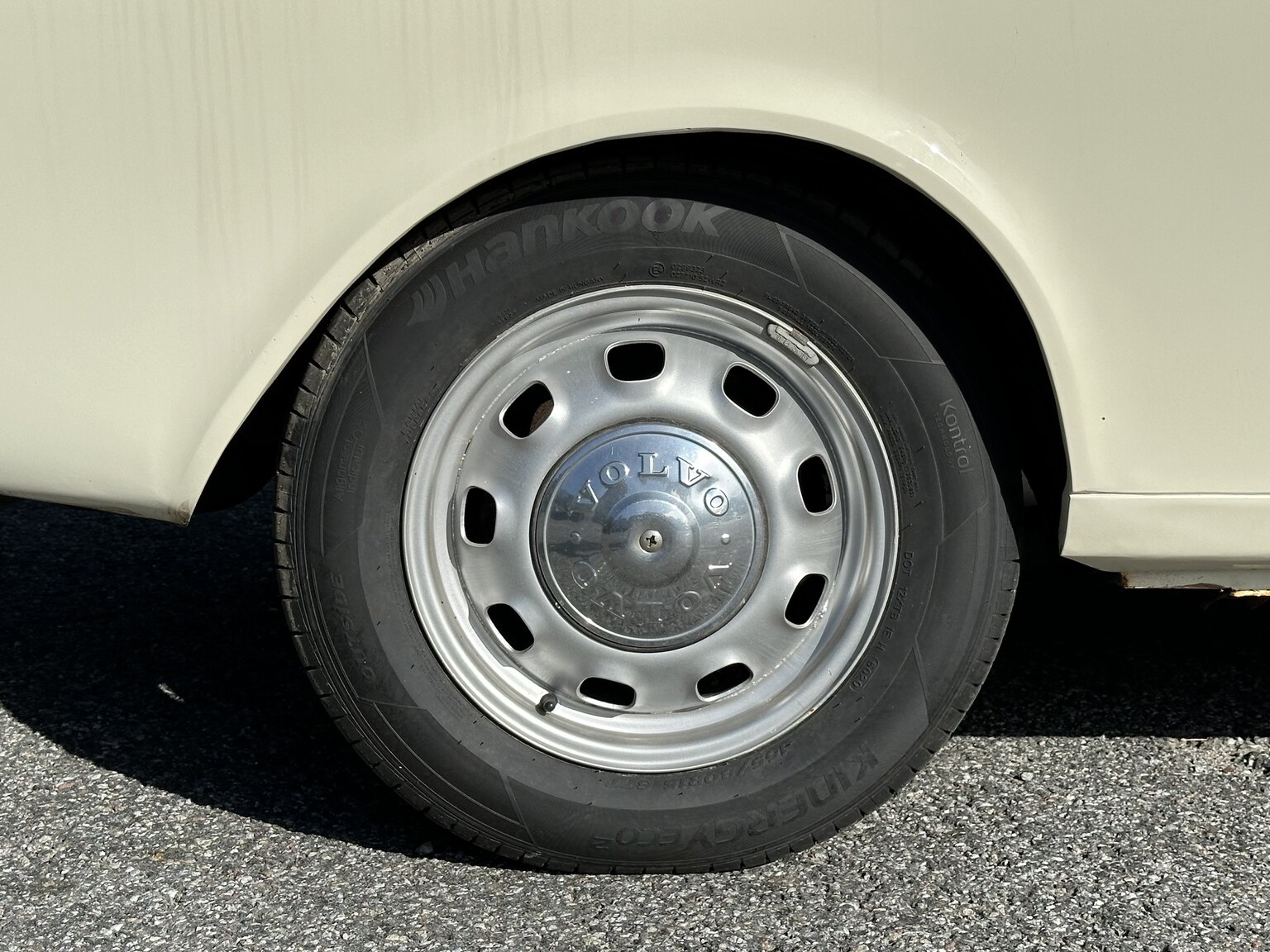 Exterior image of 1973 Volvo 142