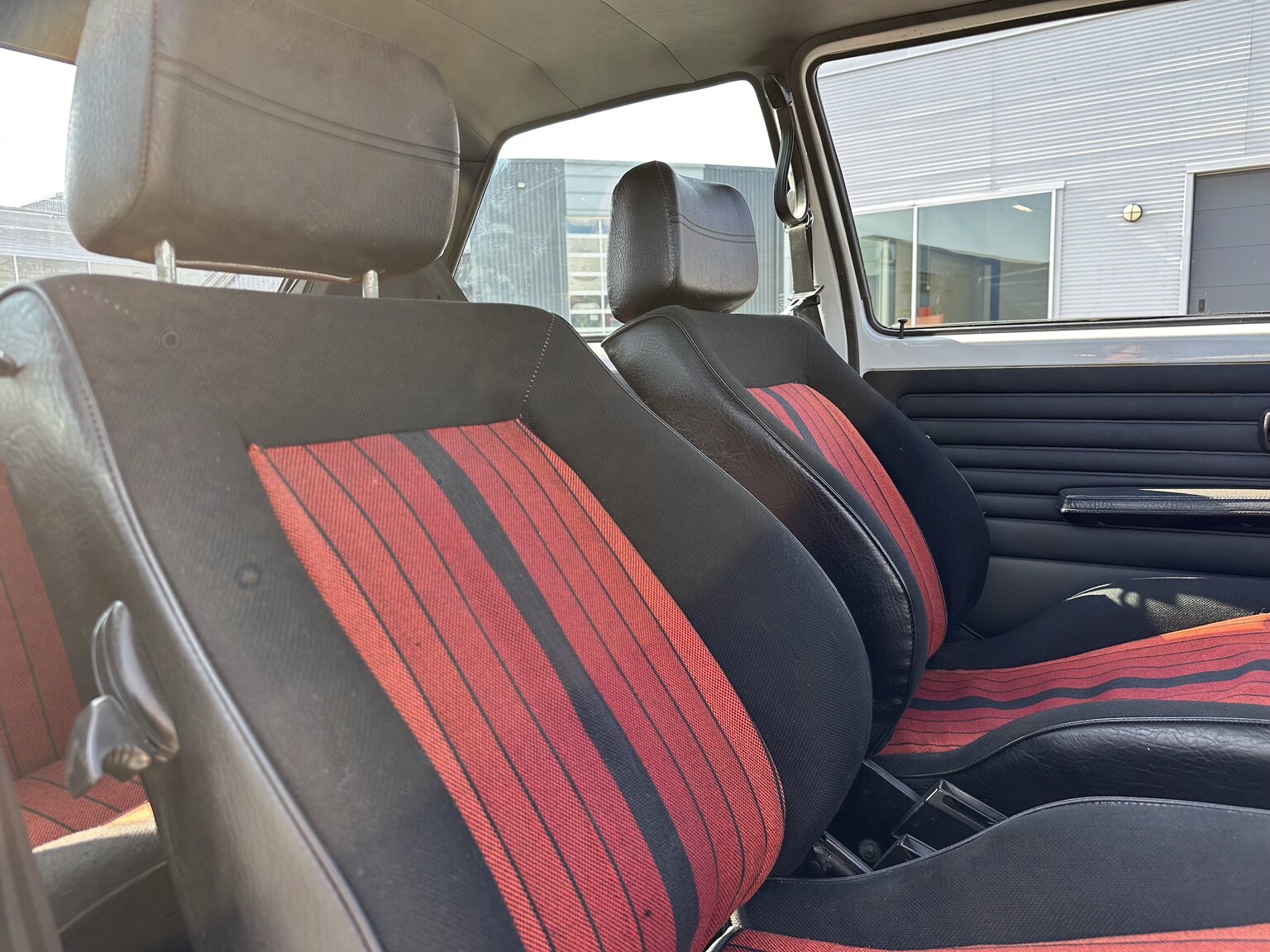 Innenraumfoto von 1984 Volkswagen Golf GTI 
