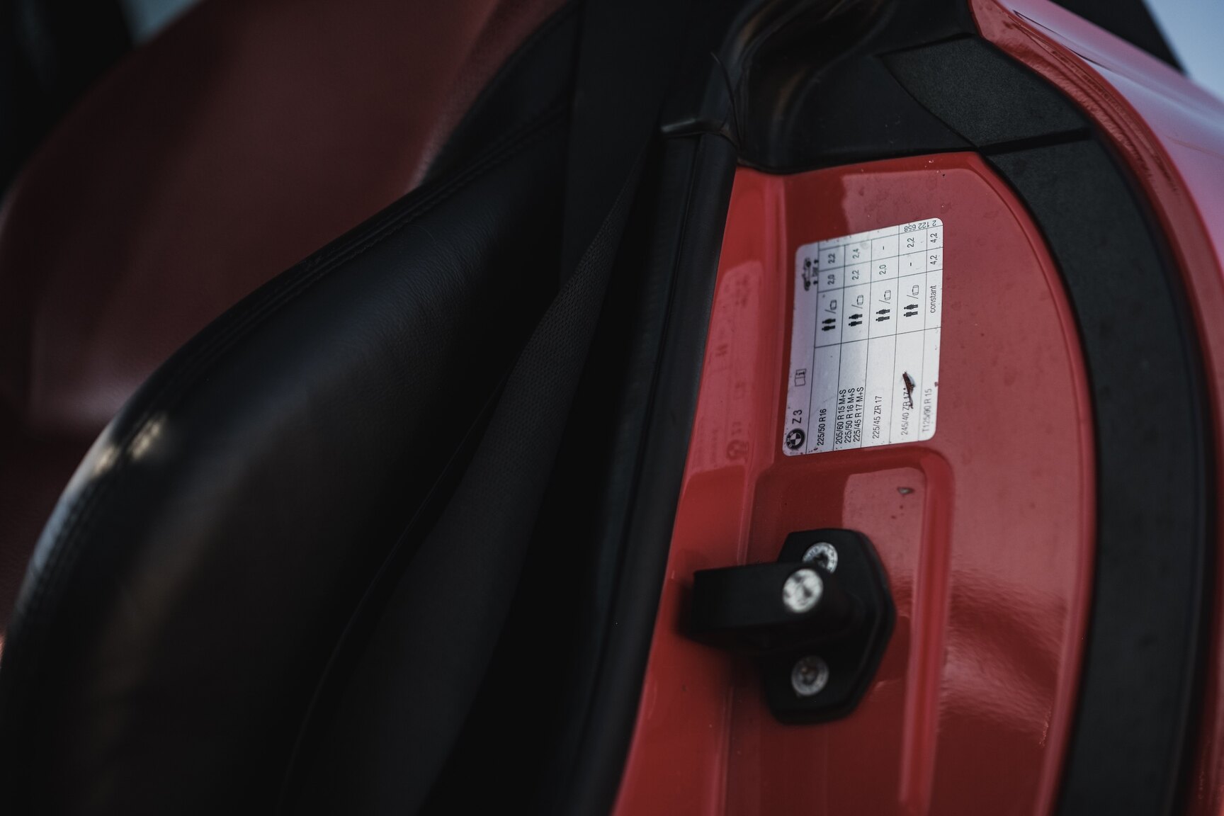 Interior image of 1999 BMW Z3 2.8i Roadster