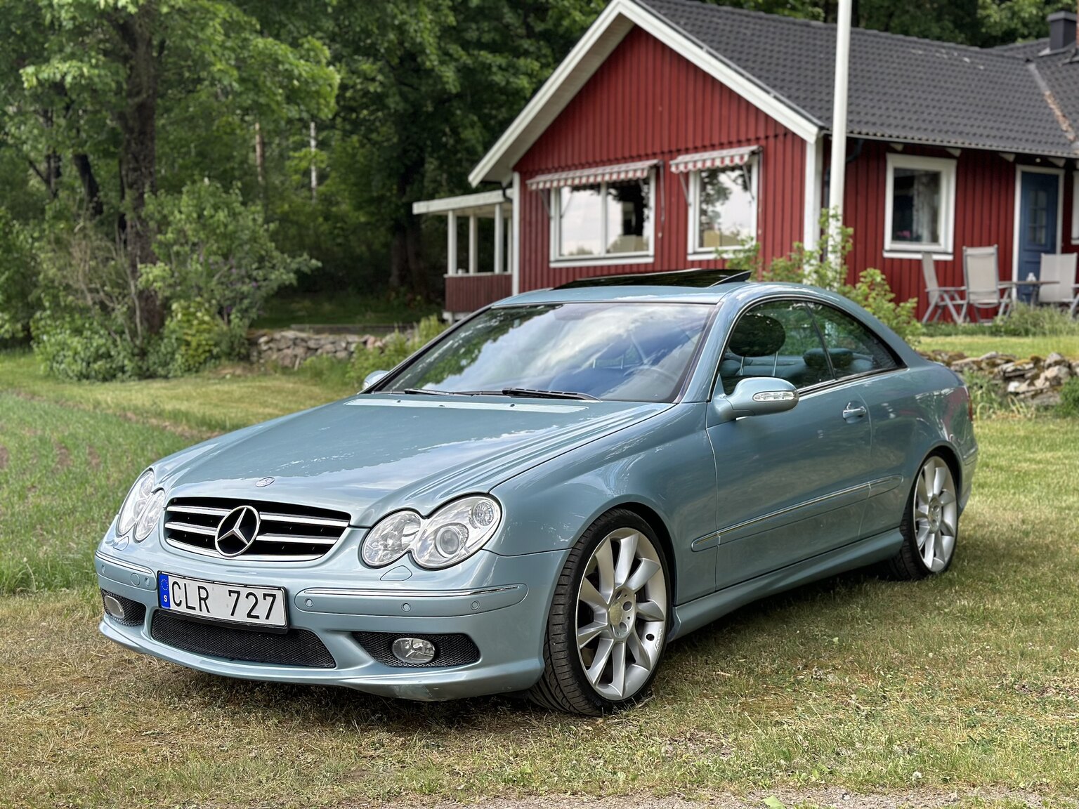 Exterior image of 2003 Mercedes CLK 500