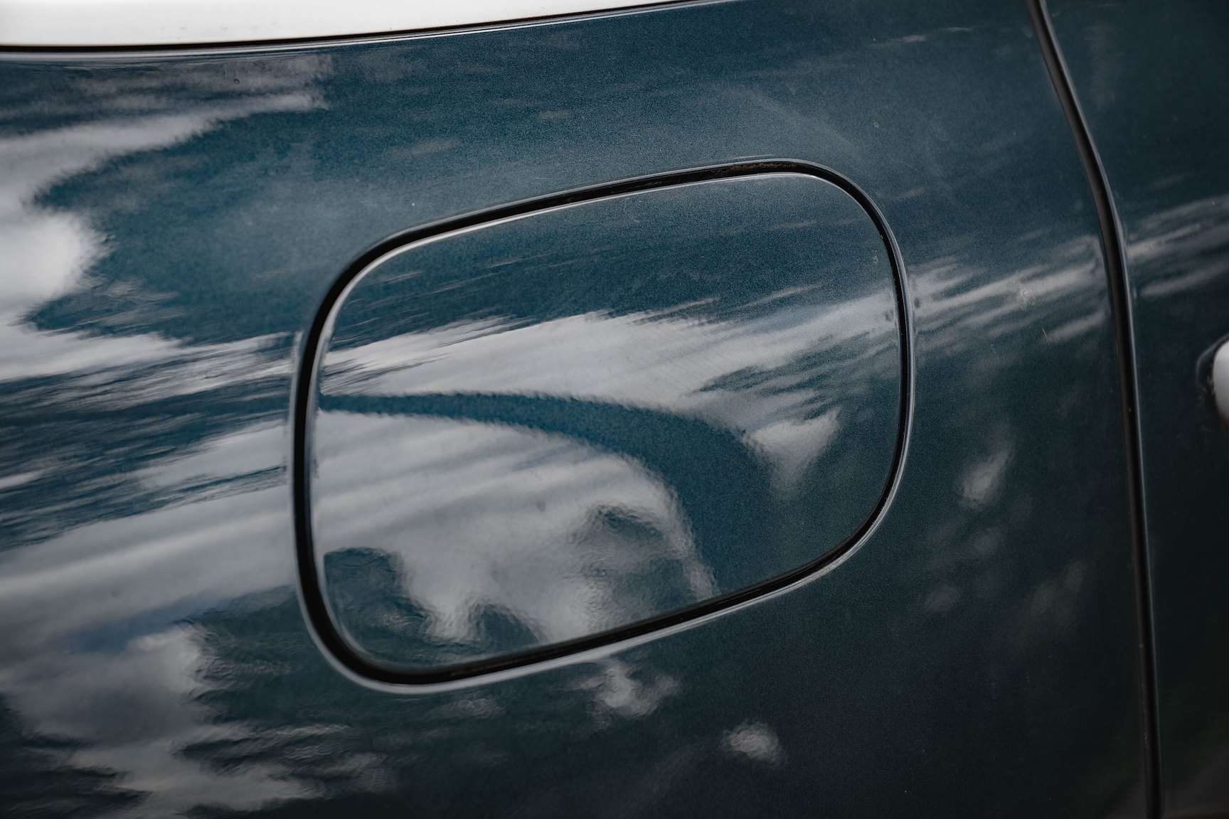 Exterior image of 2005 Porsche Cayenne Turbo WLS