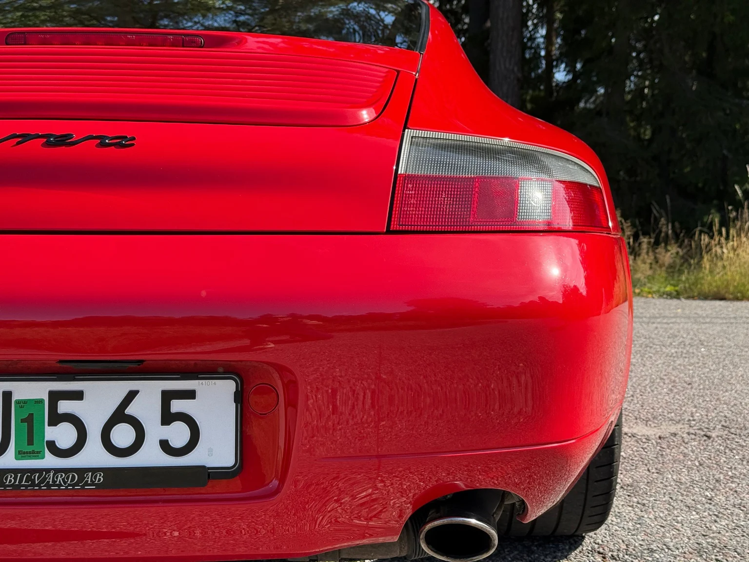 Exterior image of 1998 Porsche 911 Carrera (16)