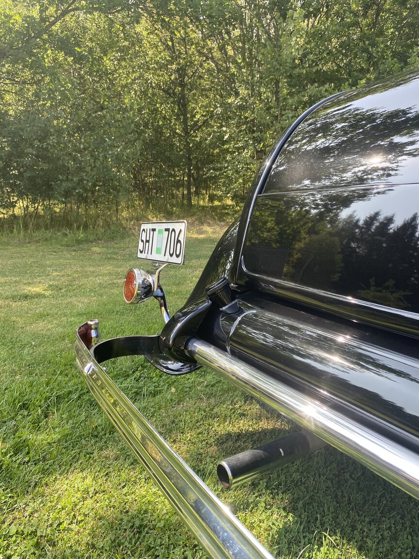 Exterior image of 1932 Ford 32 deuce sport coupé (Hot Rod)