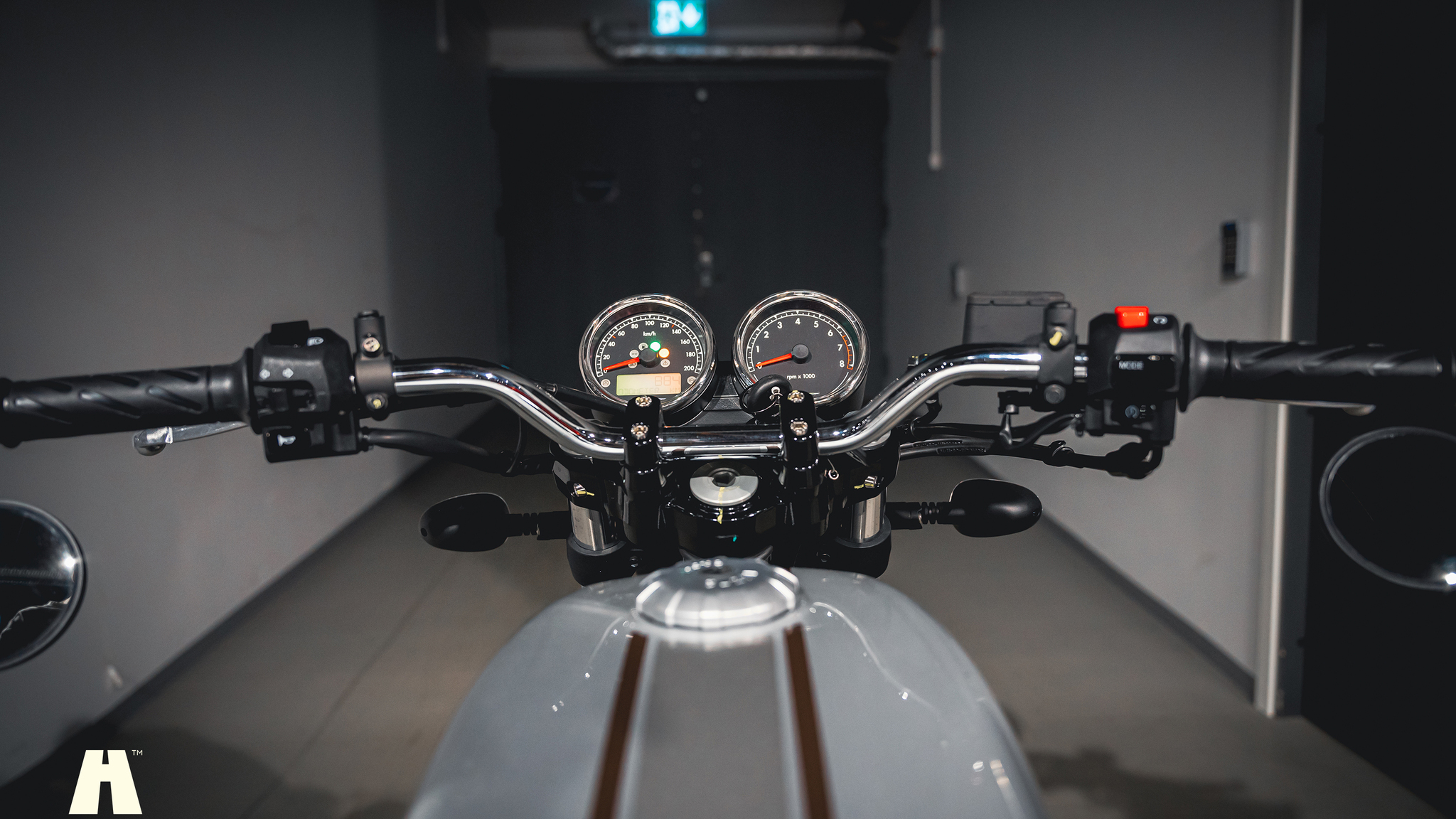 Exterior image of 2020 Moto Guzzi V7 III Special