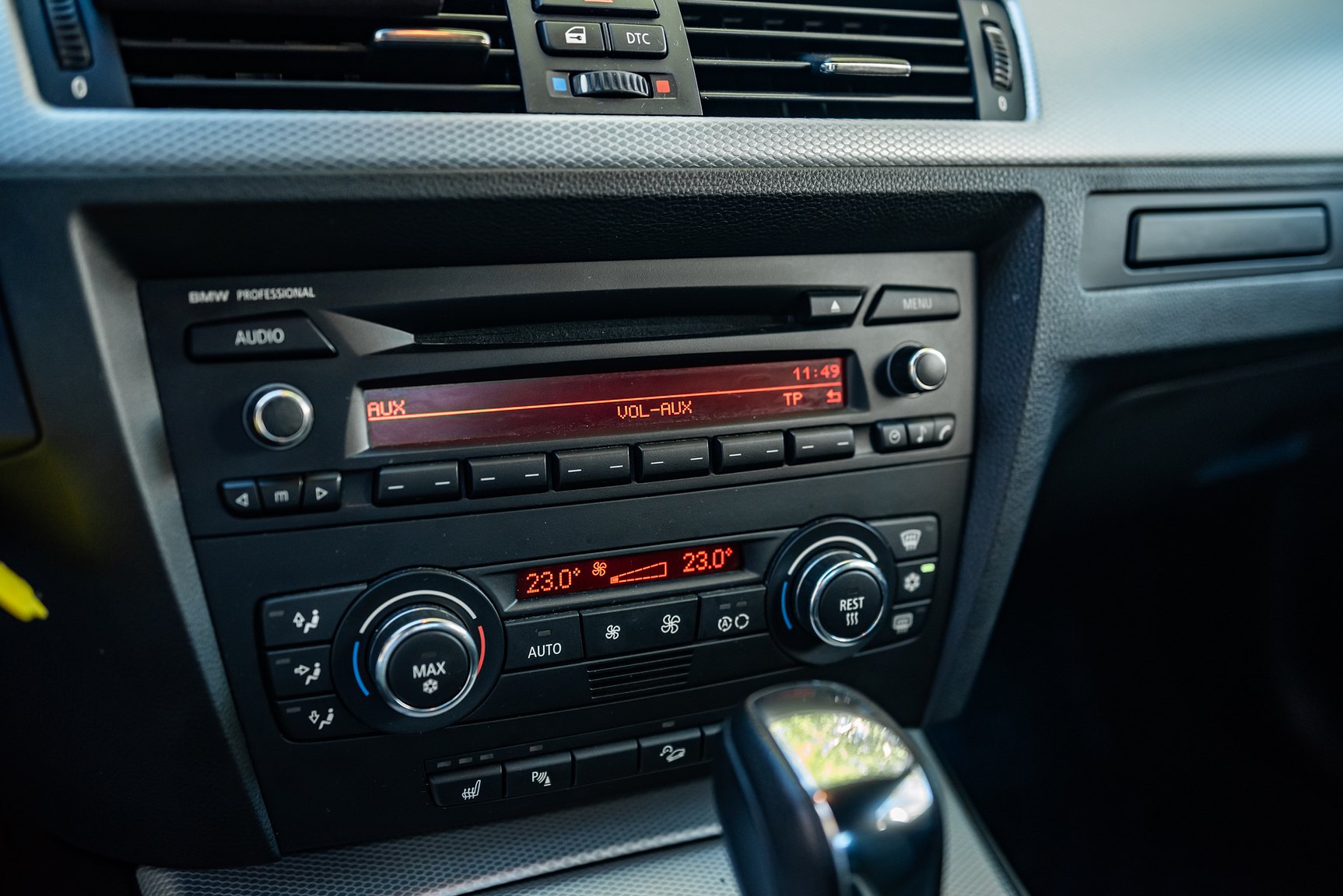 Interior image of 2009 BMW 325Xi