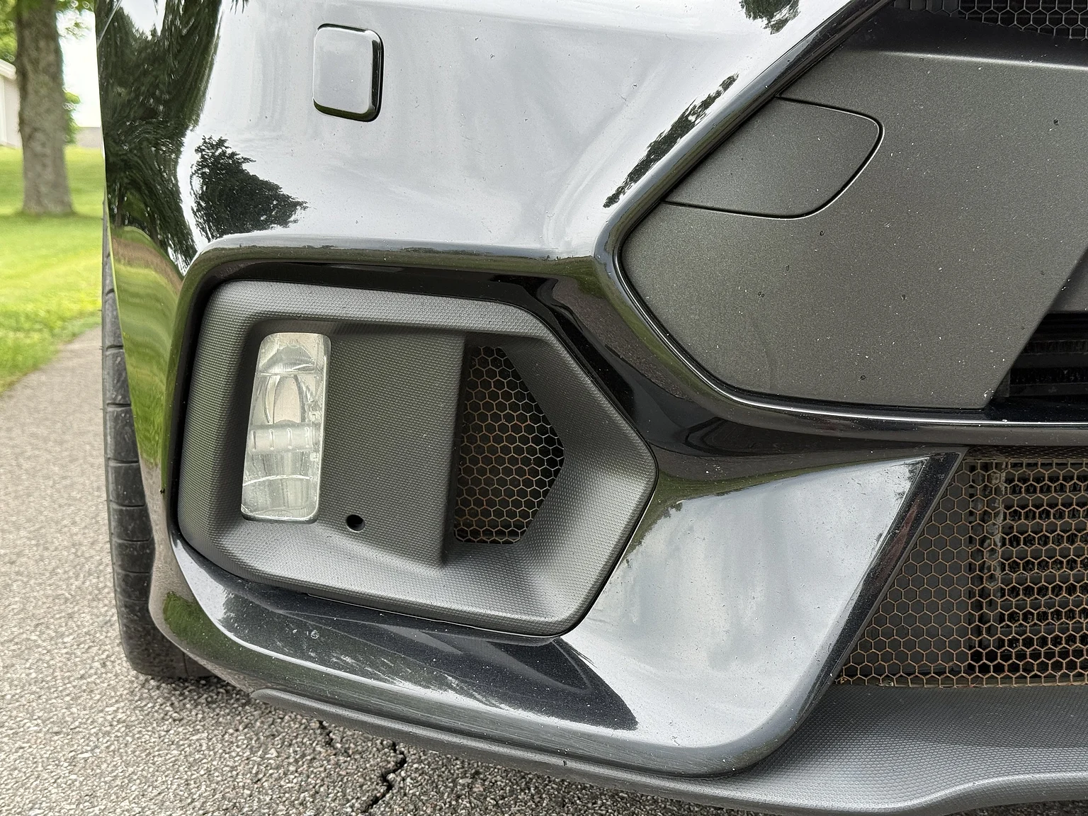 Exteriörbild på 2016 Ford Focus RS (25)
