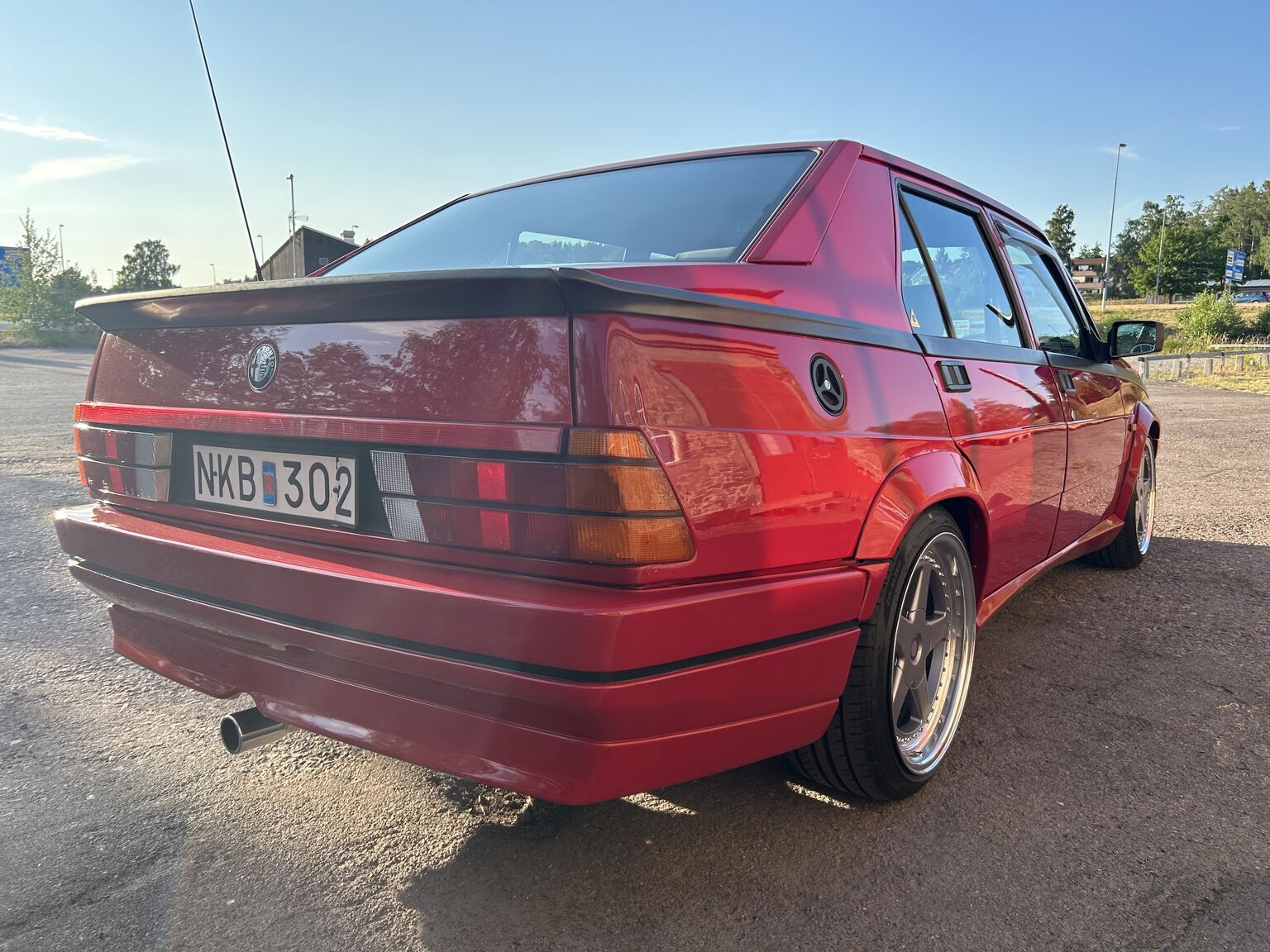 Aussenfoto 1988 Alfa Romeo 75 (3)