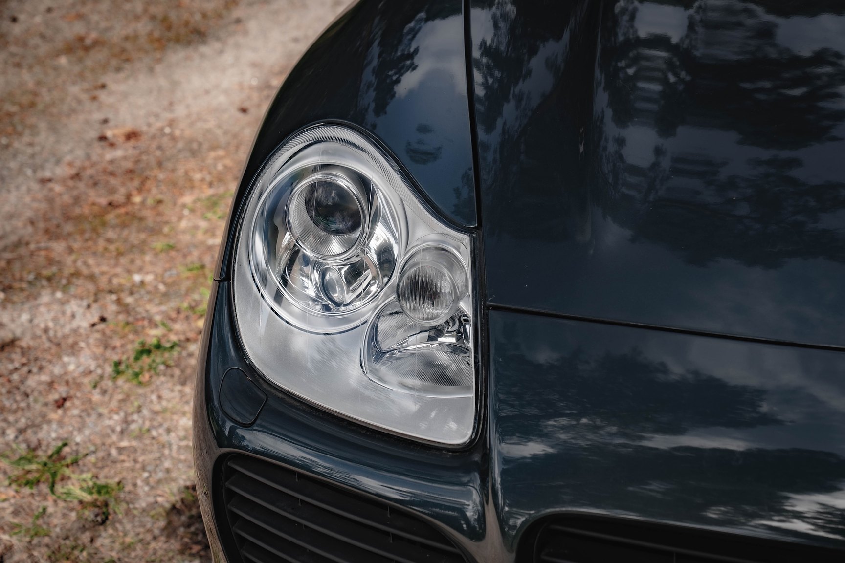 Exterior image of 2005 Porsche Cayenne Turbo WLS