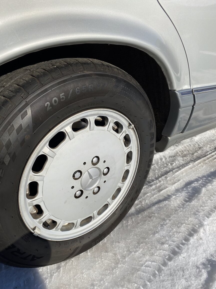 Aussenfoto 1988 Mercedes-Benz 300 SE (24)