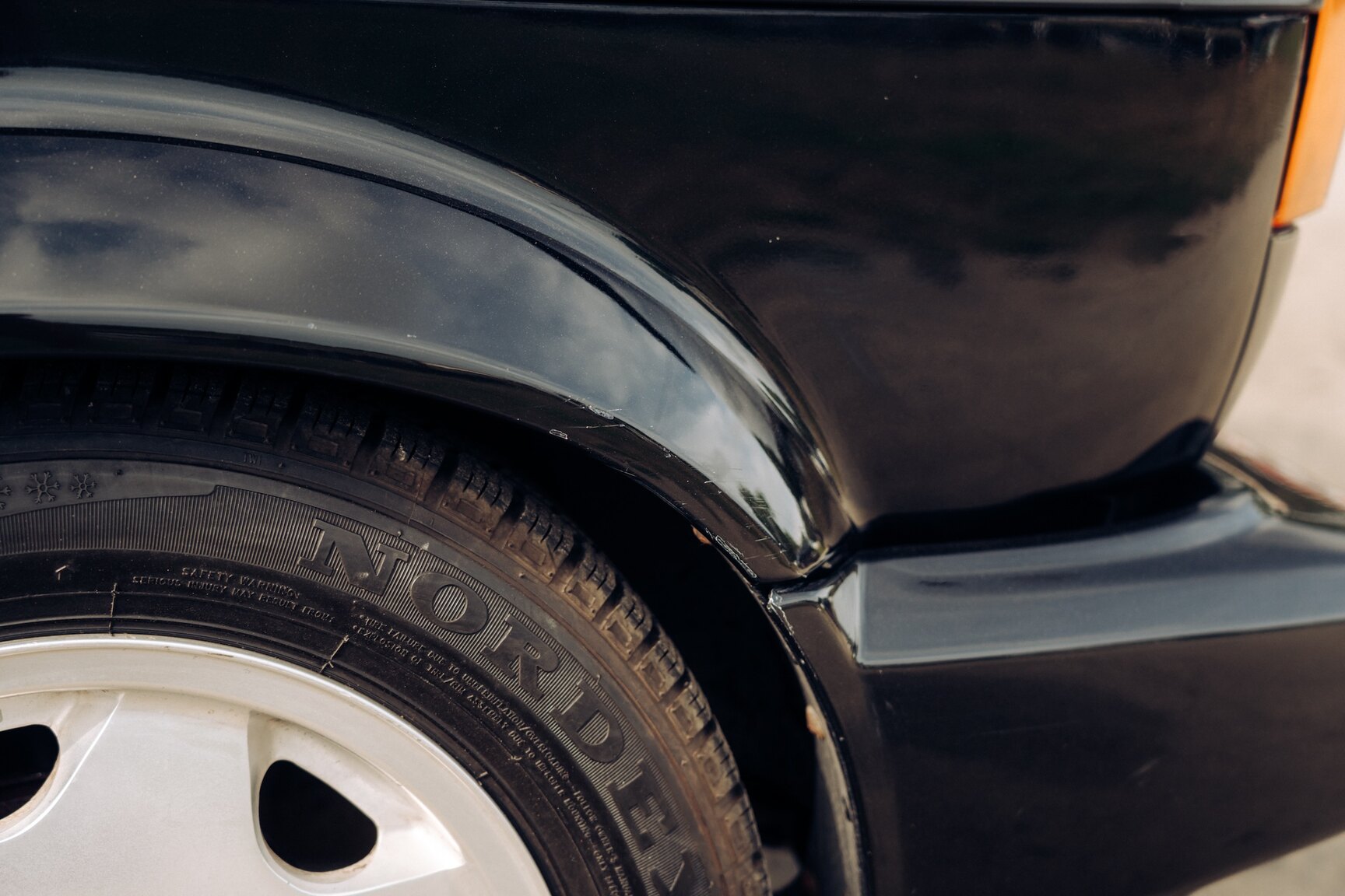 Exterior image of 1991 VW Golf Cabriolet "Etienne Aigner Edition"