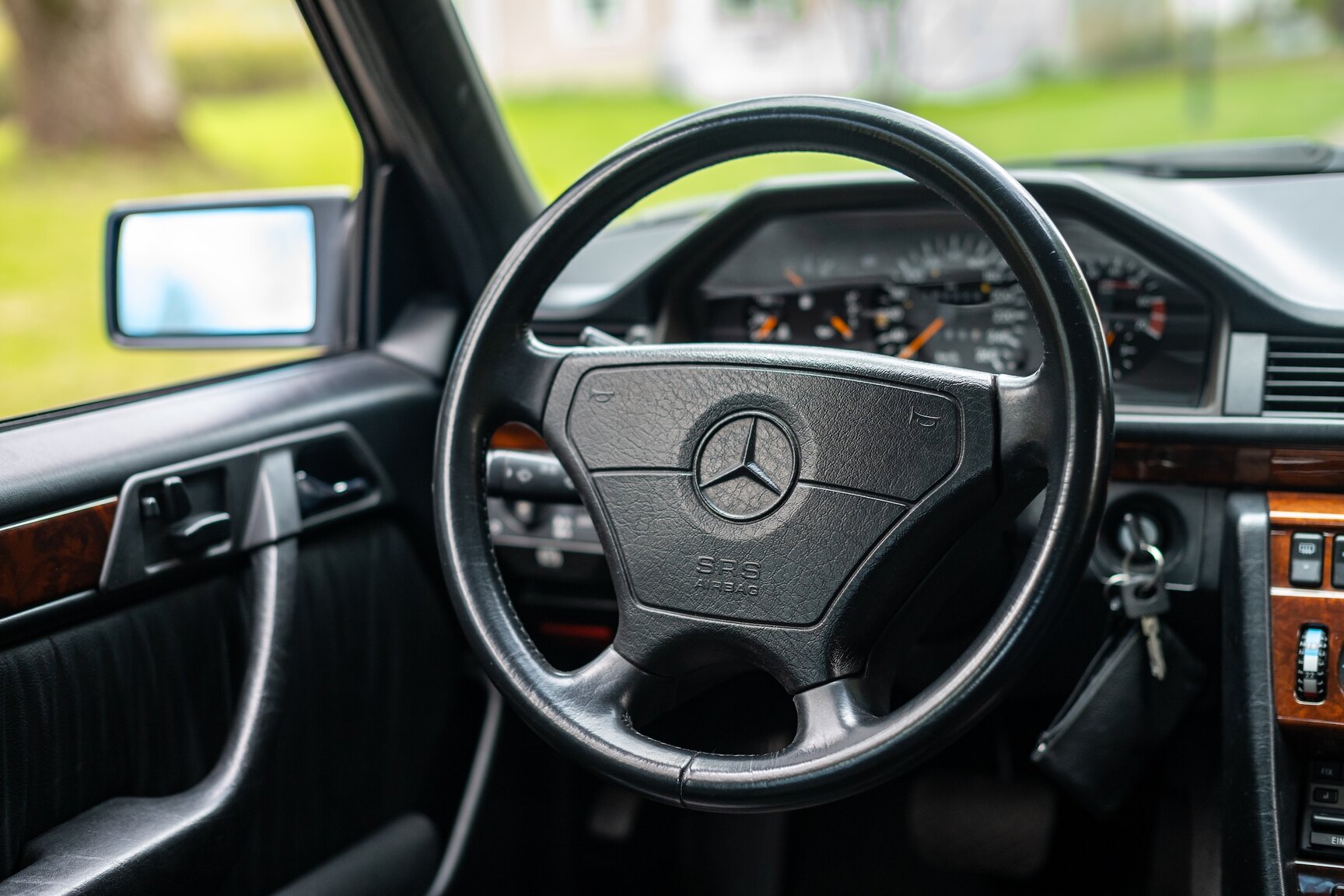 Interior image of 1993 Mercedes-Benz 400 E