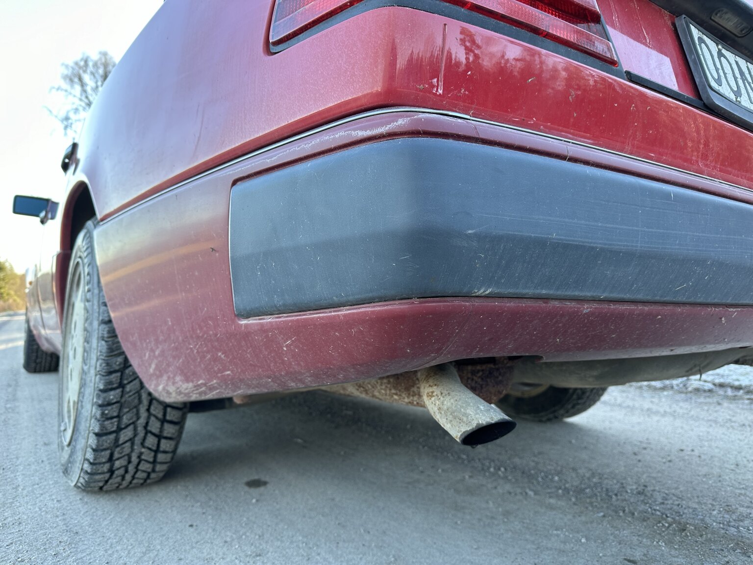 Exteriörbild på 1990 Mercedes-Benz 200 E