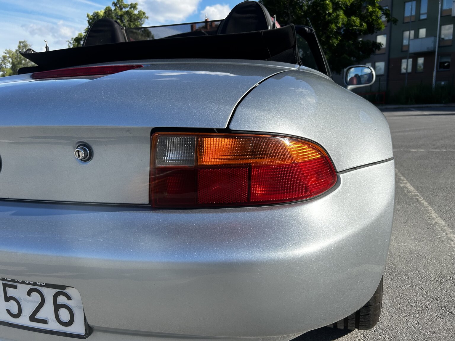 Exterior image of 1999 BMW Z3 2.8i (14)