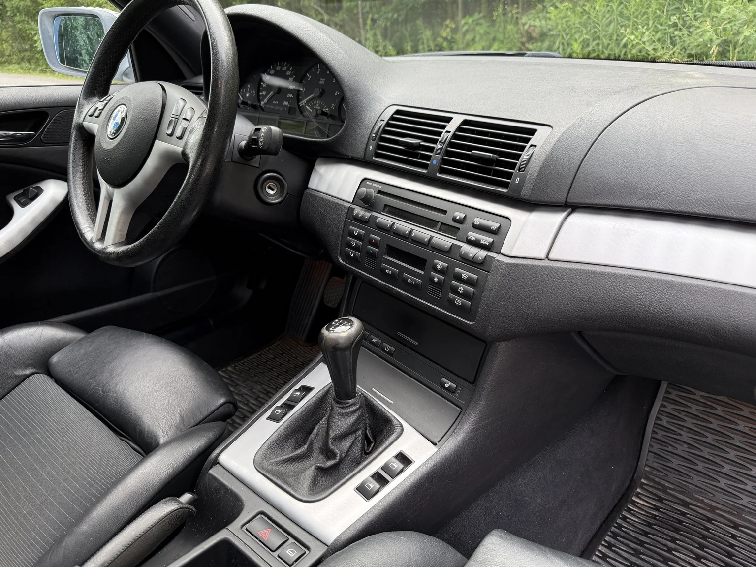 Innenraumfoto von 2005 BMW 320Ci (39)