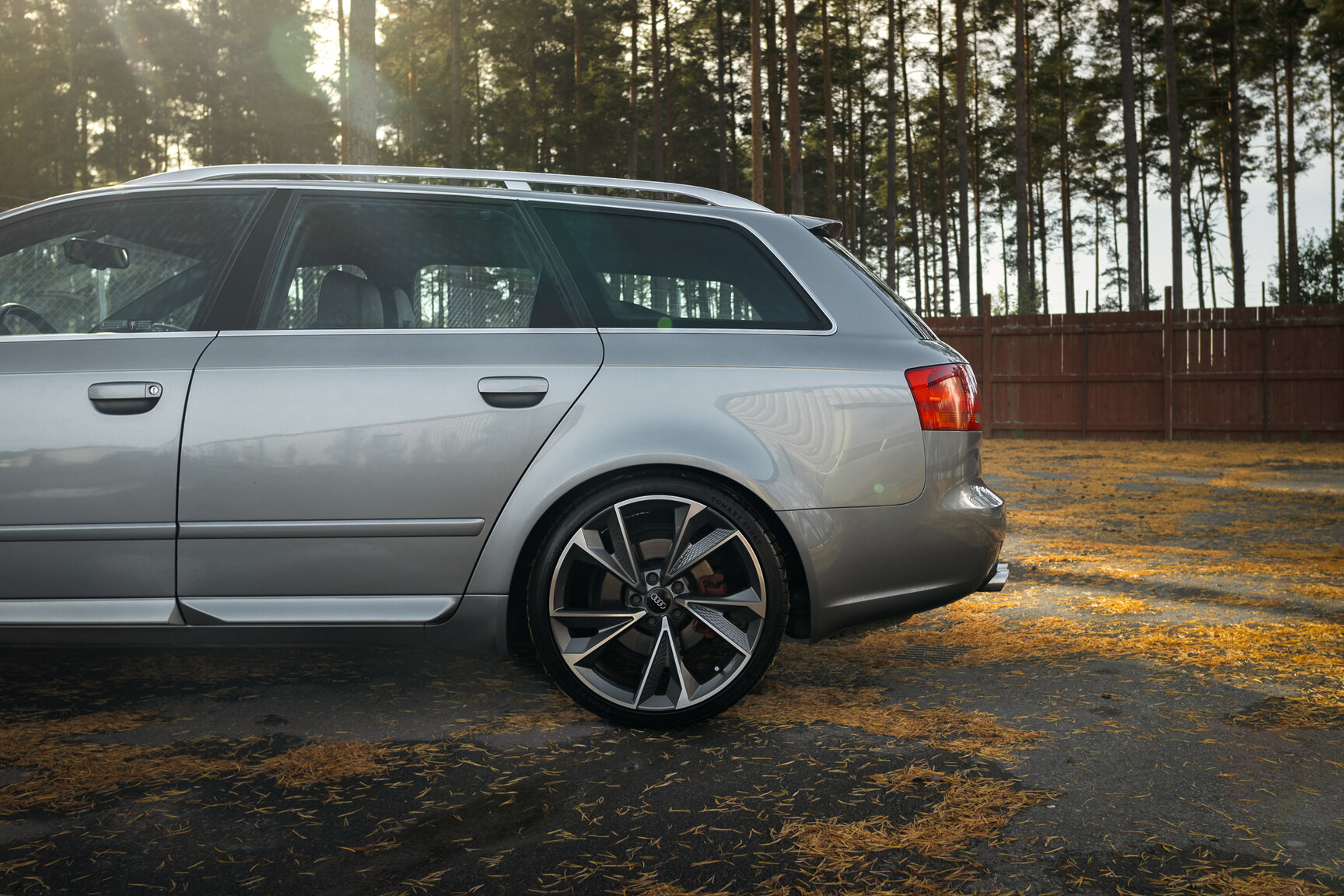 Exterior image of 2005 Audi S4 Avant (10)