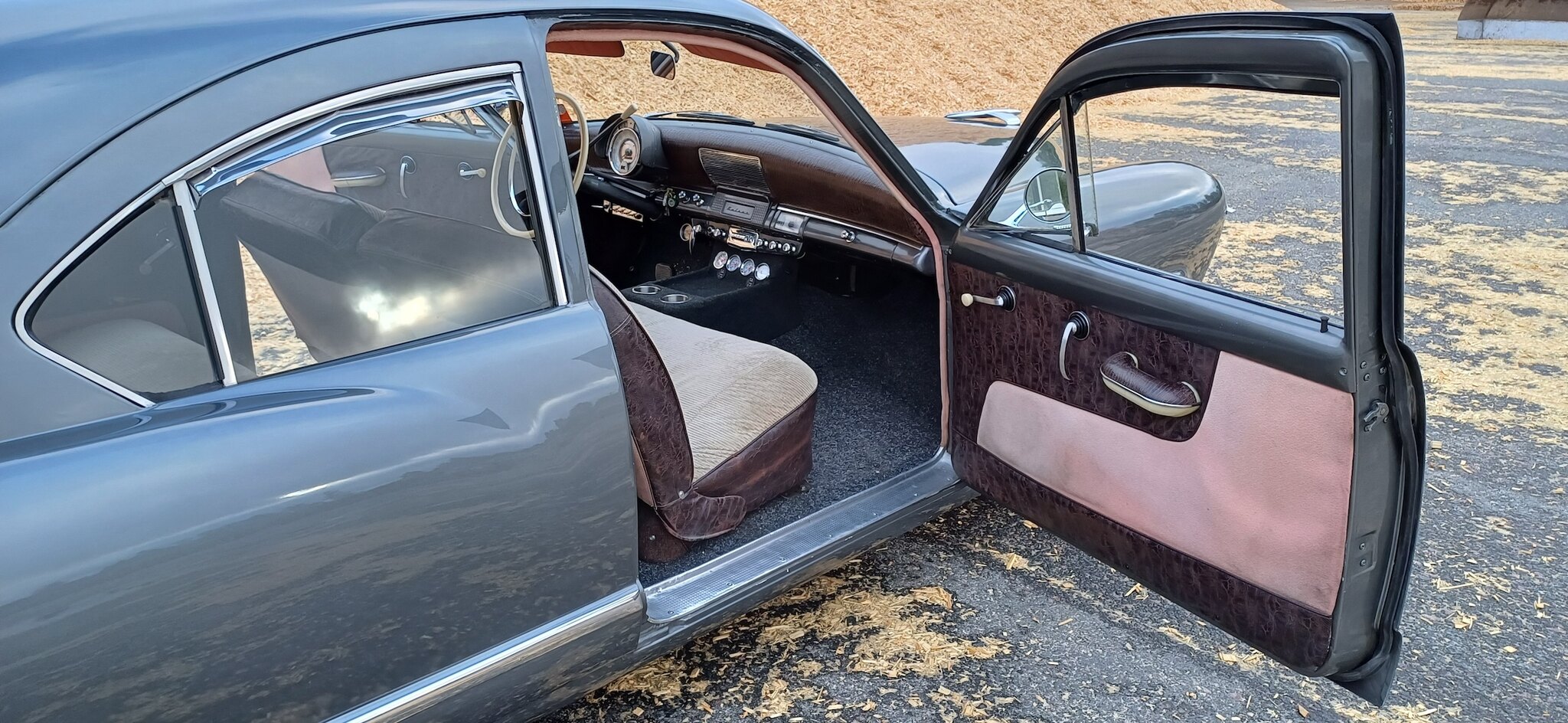 Interiörbild 1953 Kaiser Deluxe Club 2-door