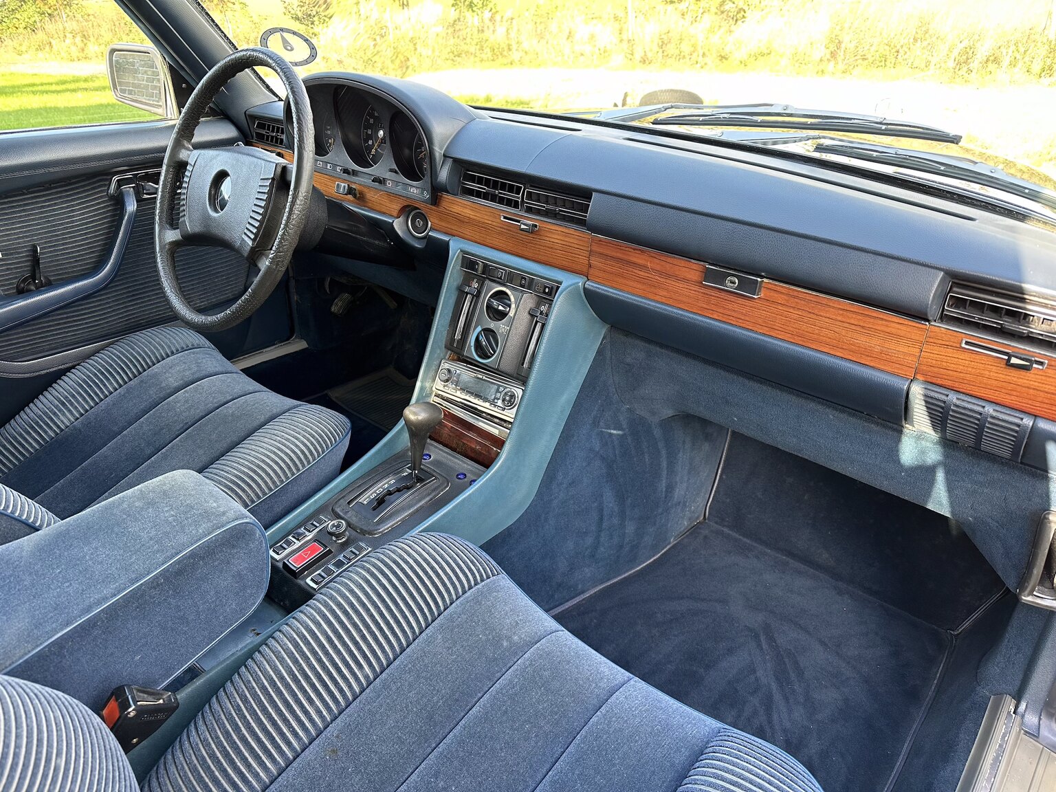 Interiörbild 1975 Mercedes-Benz 450 SEL 6.9 Bepansrad 