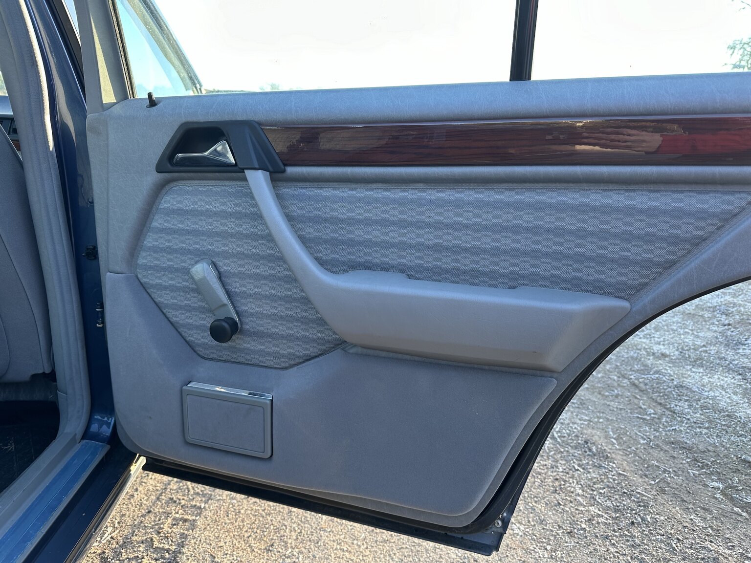 Innenraumfoto von 1991 Mercedes-Benz 230 E 