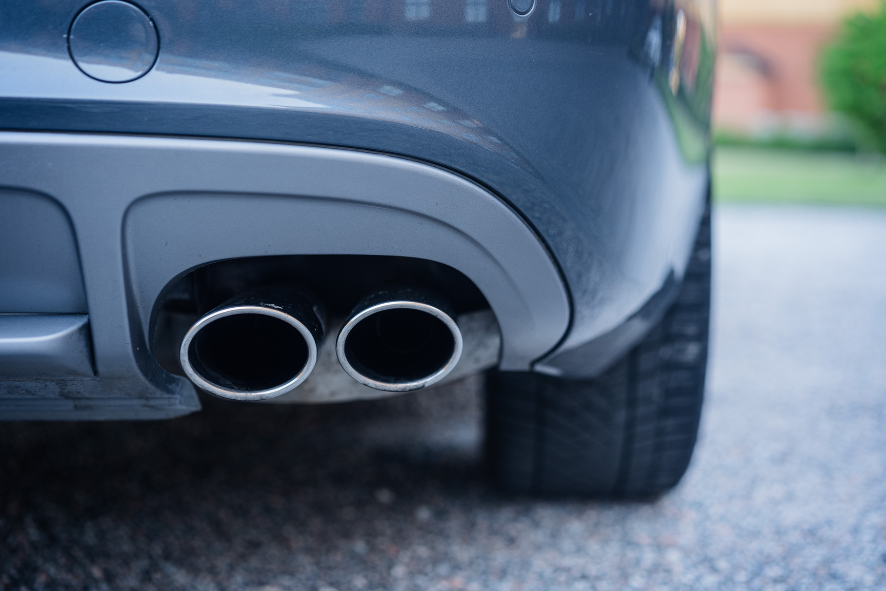 Exterior image of 2011 Audi S4 (30)