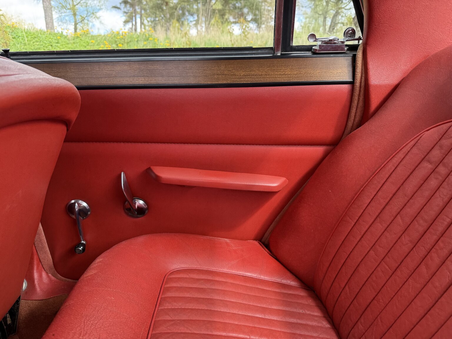 Interior image of 1967 Rover 2000 TC 2.0 OHC
