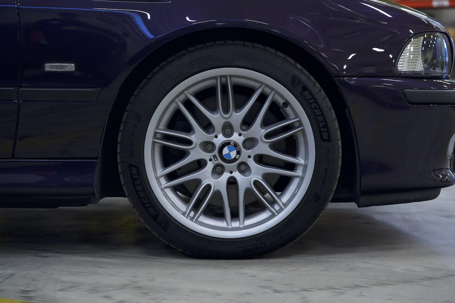 Exteriörbild på 2002 BMW M5 E39 (65)