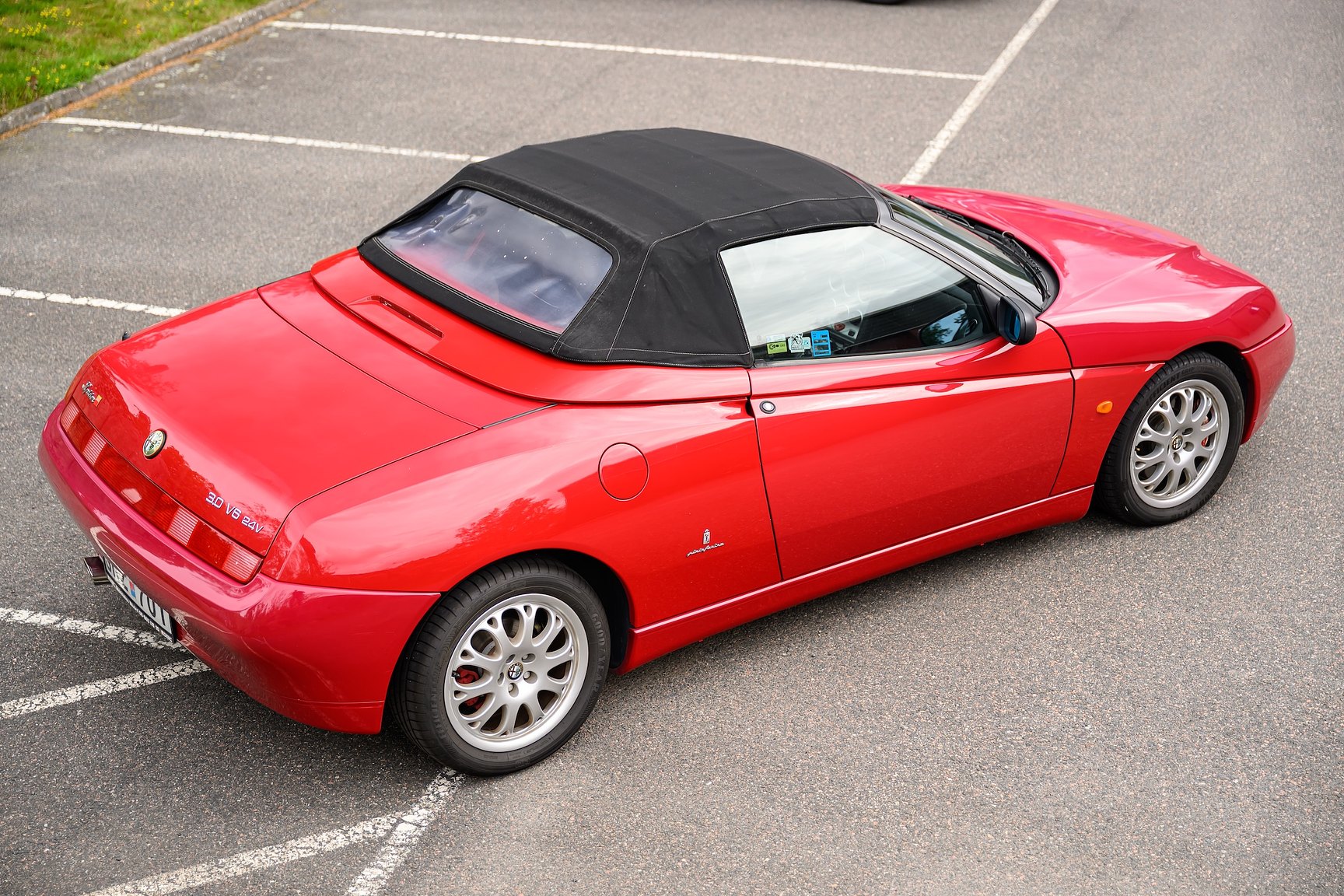 Exterior image of 2001 Alfa Romeo Spider 3.0 V6