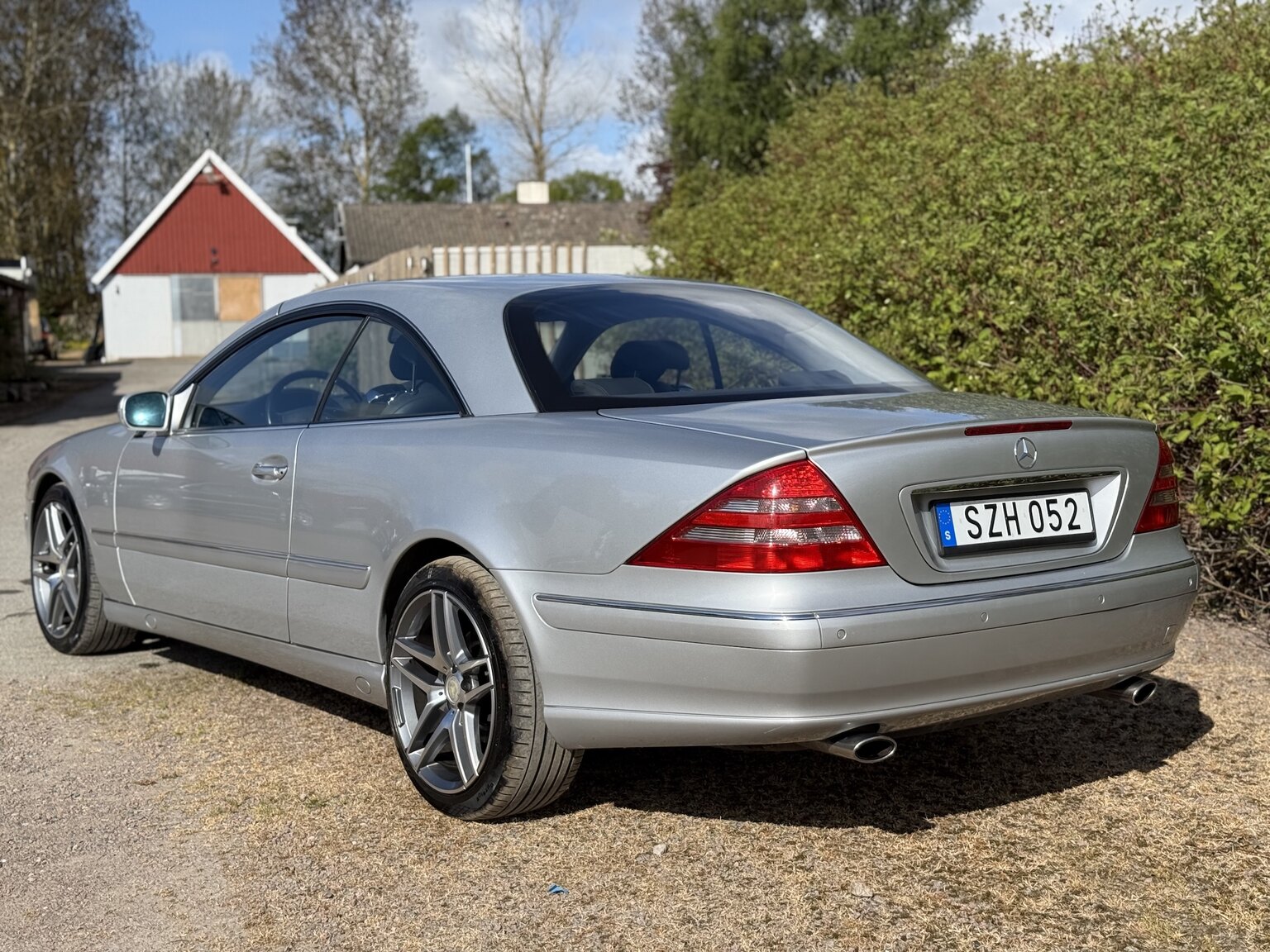 Exterior image of 2000 Mercedes-Benz CL 500