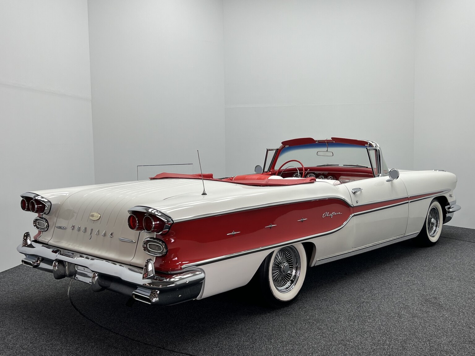 Exterior image of 1958 Pontiac Chieftain