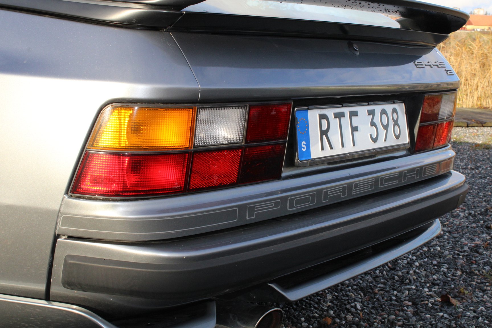Exterior image of 1991 PORSCHE 944 S2
