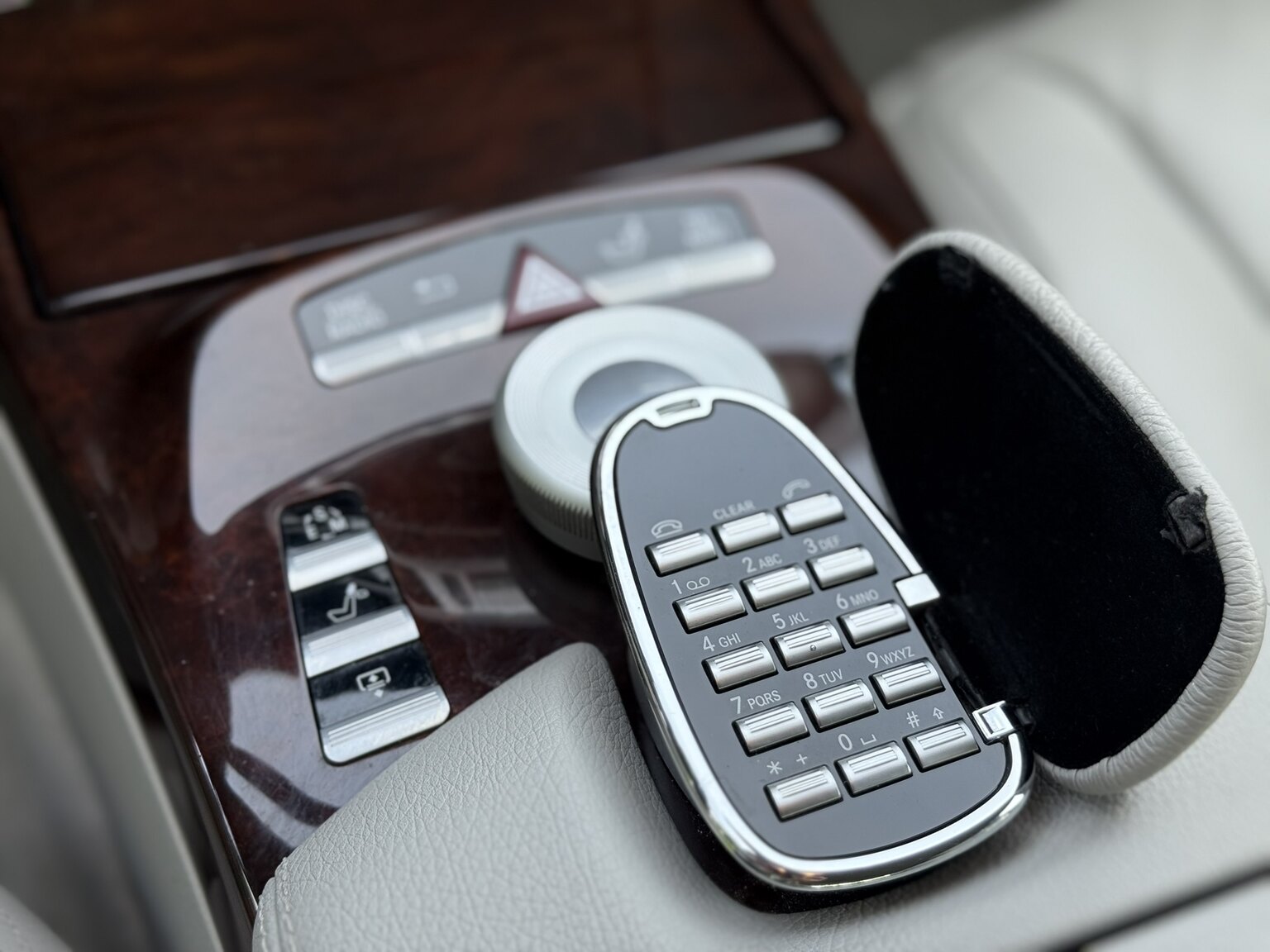Innenraumfoto von 2011 Mercedes-Benz S 500 4MATIC 
