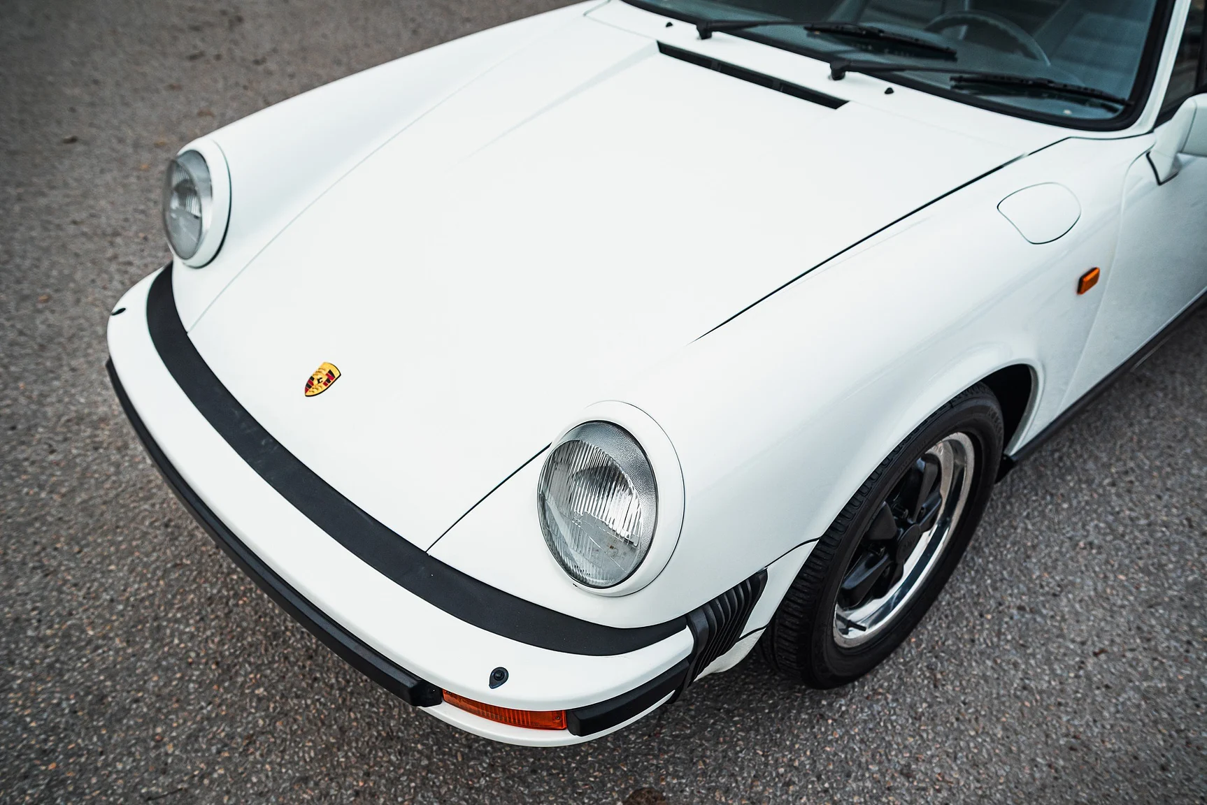 Exterior image of 1983 Porsche 911 SC (16)