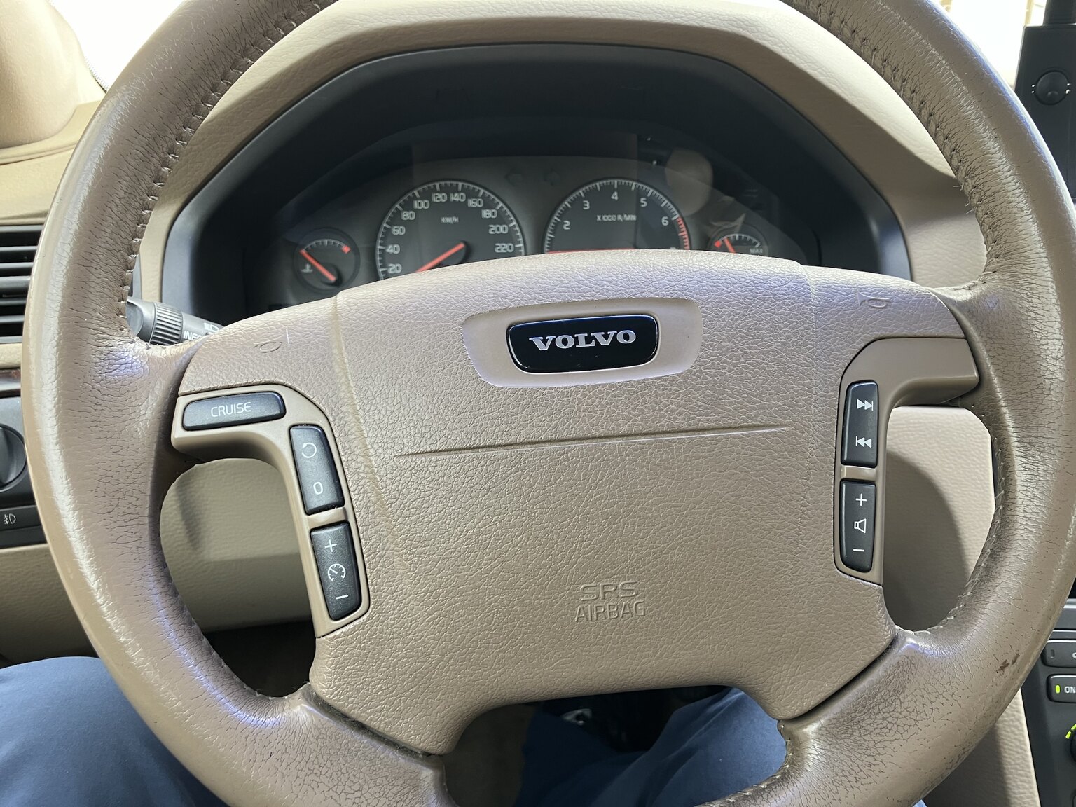 Interior image of 1999 Volvo S80
