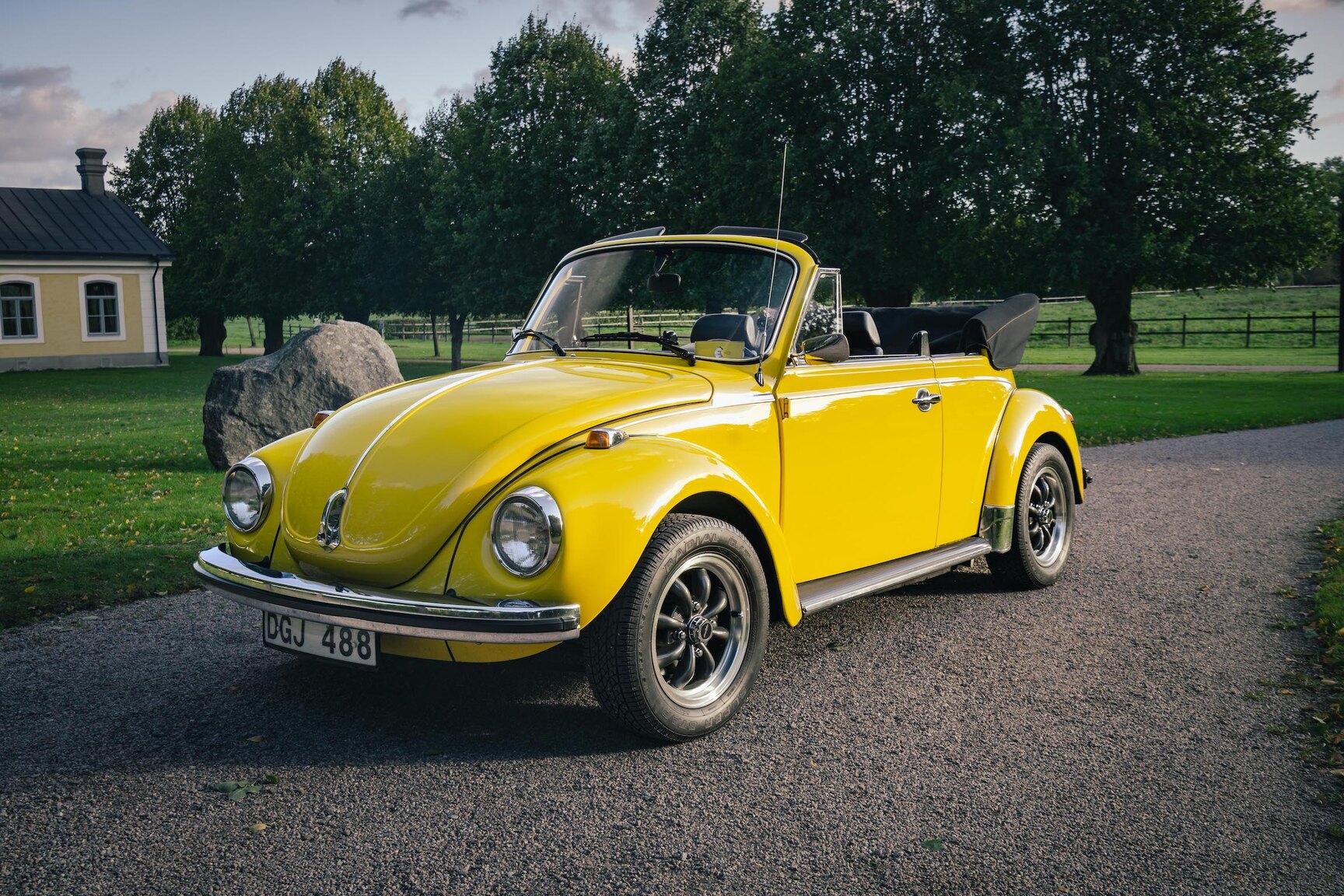 Aussenfoto 1973 Volkswagen Bubbla Karmann 1303 LS (24)